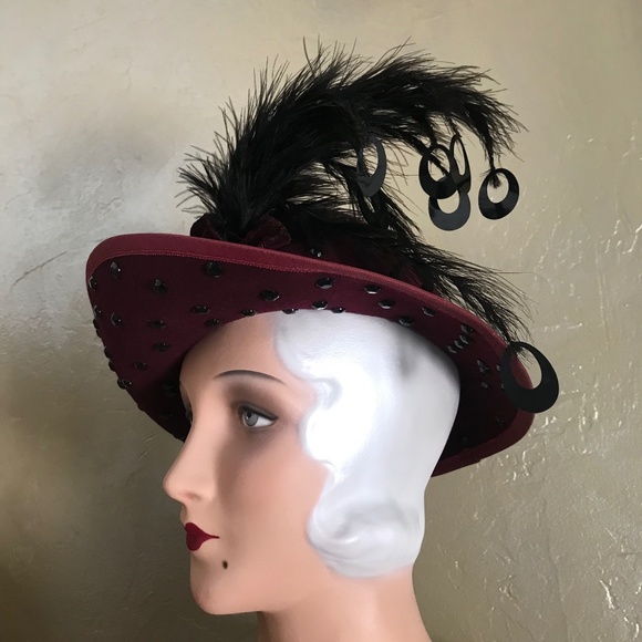 DRAMATIC 1930s\' BURGUNDY FELT WIDE BRIM FEDORA - BLACK BEADS + FEATHER SPRAY